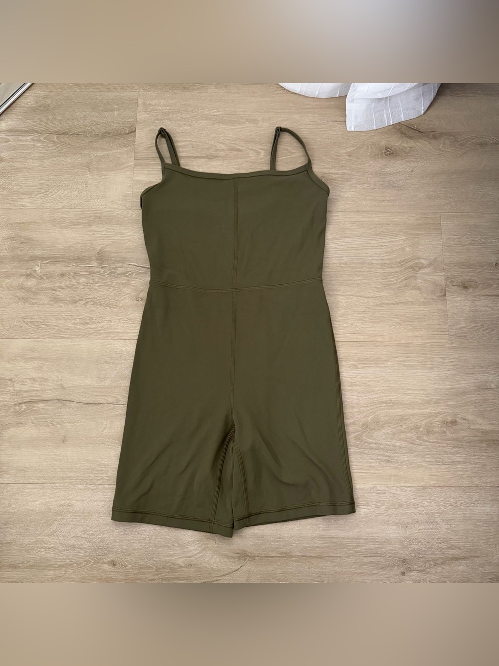 Aritzia Wilfred Free DIVINITY 5" ROMPER in Green